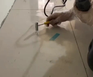 庆安瓷砖开裂维修公司专业分享瓷砖在铺贴前如果没有沥干水分，将会导致以下问题
